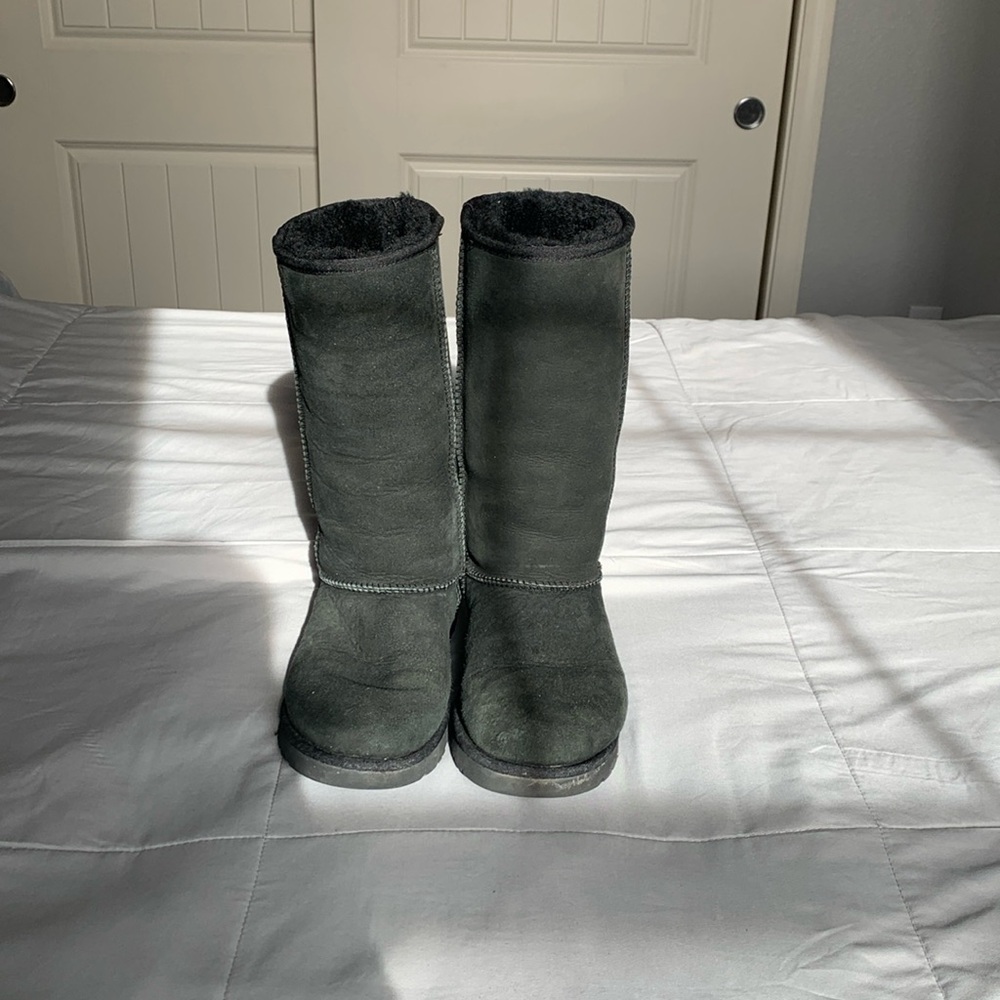 High black size 7 UGGS boots great condition